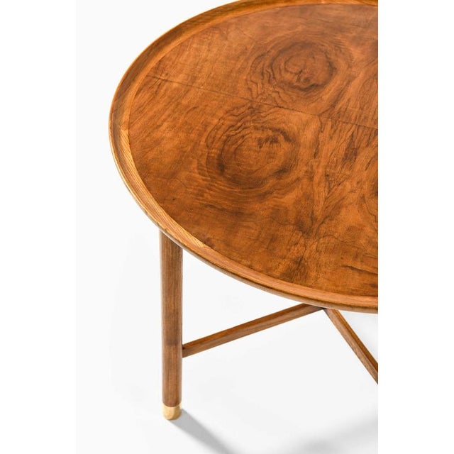 Mogens Lassen Vintage Coffee Table in Elm and Walnut by K. Thomsen for Mogens Lassen, 1940s For Sale - Image 4 of 8
