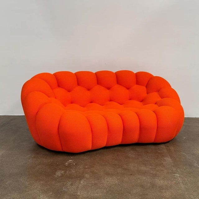 Natural forms and technology come together in the Bubble sofa by Roche Bobois. While entirely handmade, the creation of...