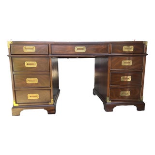 Vintage Sligh Furniture Leather Top Mid Century Modern Campaign Executive Desk For Sale