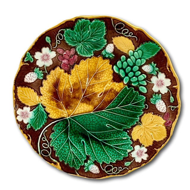 Ceramic Set of 6 Antique Victorian Wedgwood Vine & Strawberry Majolica Plates With Wall Hanger Brackets Late 19th Century For Sale - Image 7 of 18