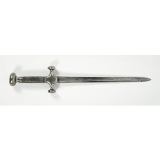 Heavy thrusting dagger from the 16th-17th century For Sale