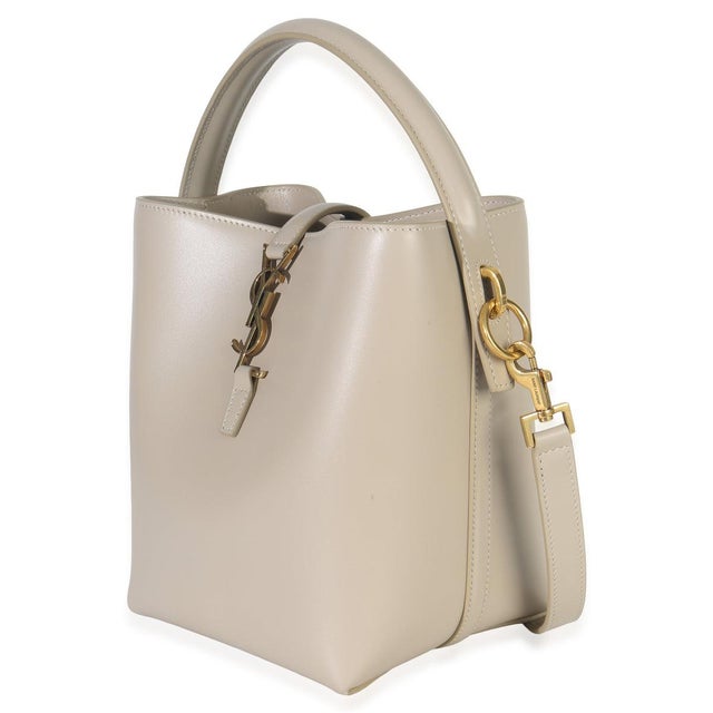Item #: 151295 Exterior Material: Leather MSRP: 2,900 Interior Material: Suede Size: Small Features Interior: One card...