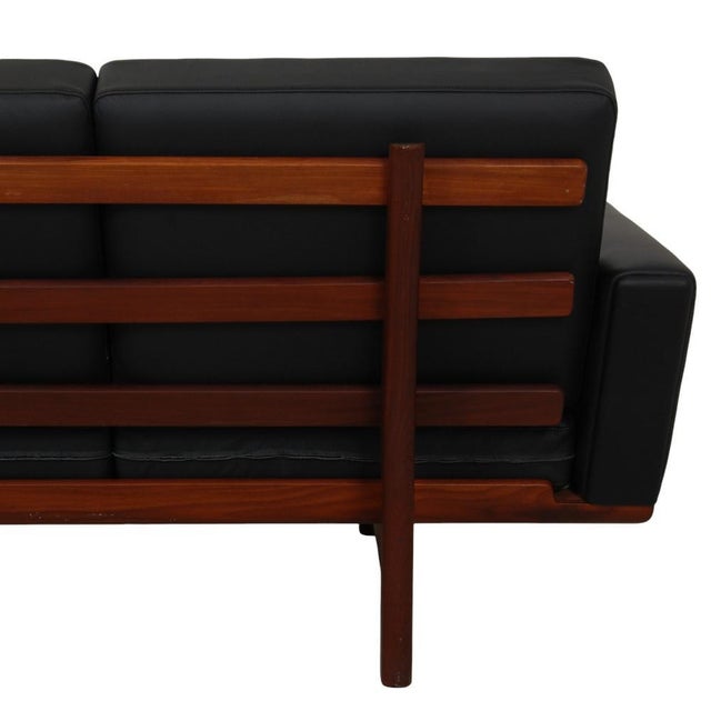 Three-Seater GE-236 Sofa in Walnut by Hans Wegner, 1970s For Sale - Image 18 of 18