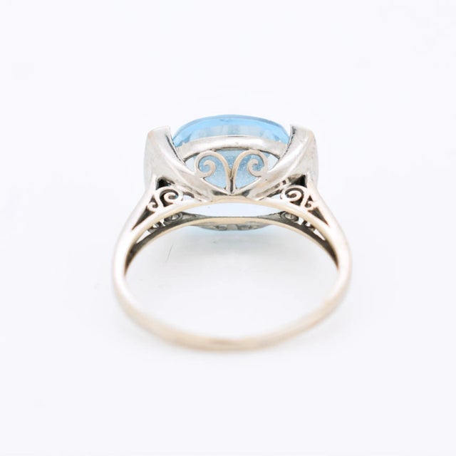 Vintage 18K Gold, Blue Topaz and Diamond Ring, Size 6.75 For Sale - Image 4 of 5