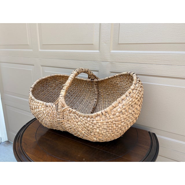 French Country Large Early 20th Century American Oak Splint Buttocks Gathering Basket For Sale - Image 3 of 9