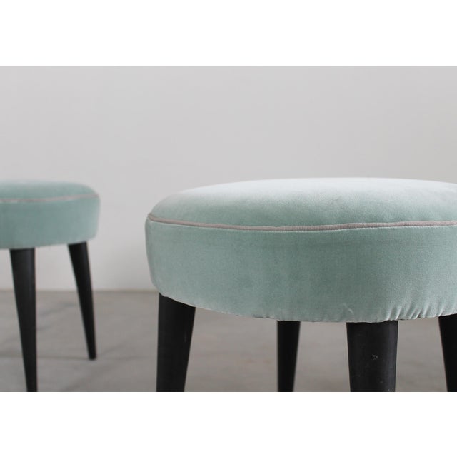 Mid-Century Modern Set of Italian Stools in Black Lacquered Wood and Padded Fabric attributed to Gio Ponti, 1950s For Sale - Image 3 of 6