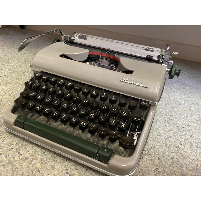 Vintage Model SM 4 Typewriter from Olympia, 1960s For Sale - Image 4 of 15