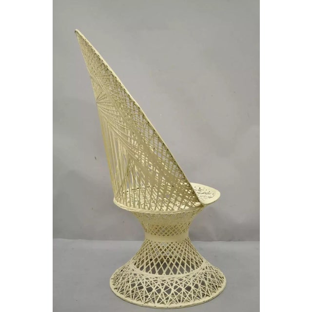 Mid 20th Century Russell Woodard Woven Spun Fiberglass Tall Fan Back Peacock Diamond Chair For Sale - Image 9 of 11
