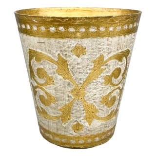 Vintage Italian Florentine Gilt Resin Wastebasket – Hollywood Regency / Neoclassical / Italian Classic For Sale