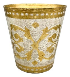 Example of Wastebaskets and Trashcans