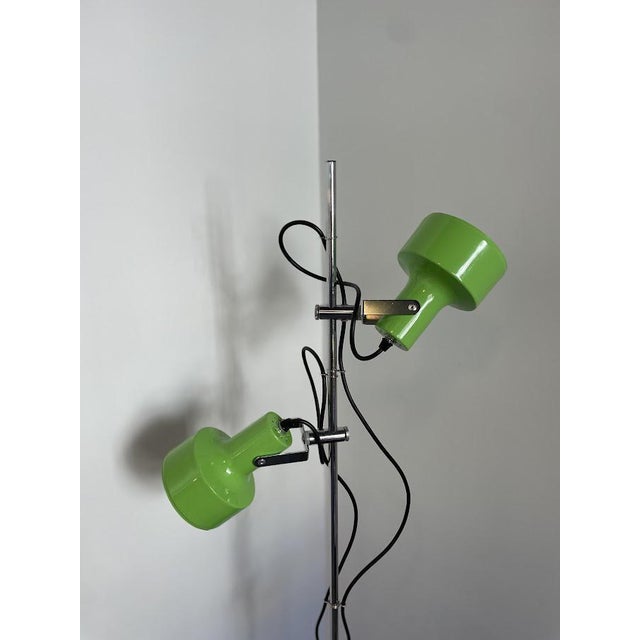 This vintage floor lamp by Anvia in a delightful apple green colour brings not only light but also a nostalgic vibe to...
