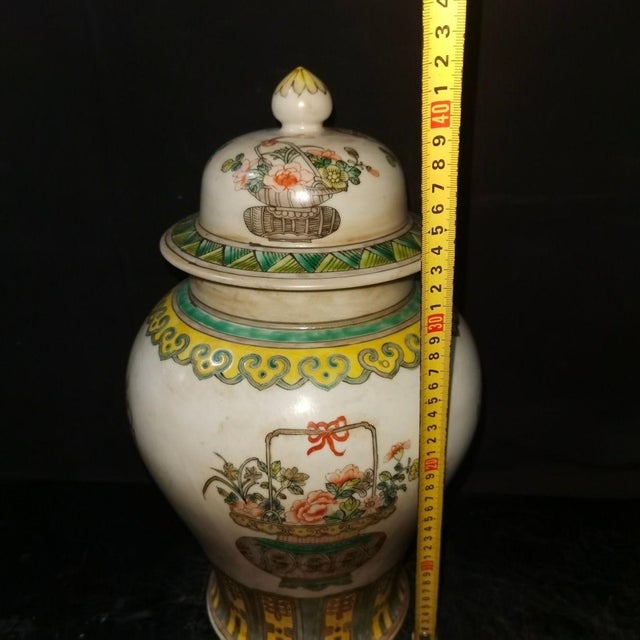 Chinoiserie Vintage Chinoiserie Famille Rose Floral Lidded Ginger Jar / Temple Jar For Sale - Image 3 of 8
