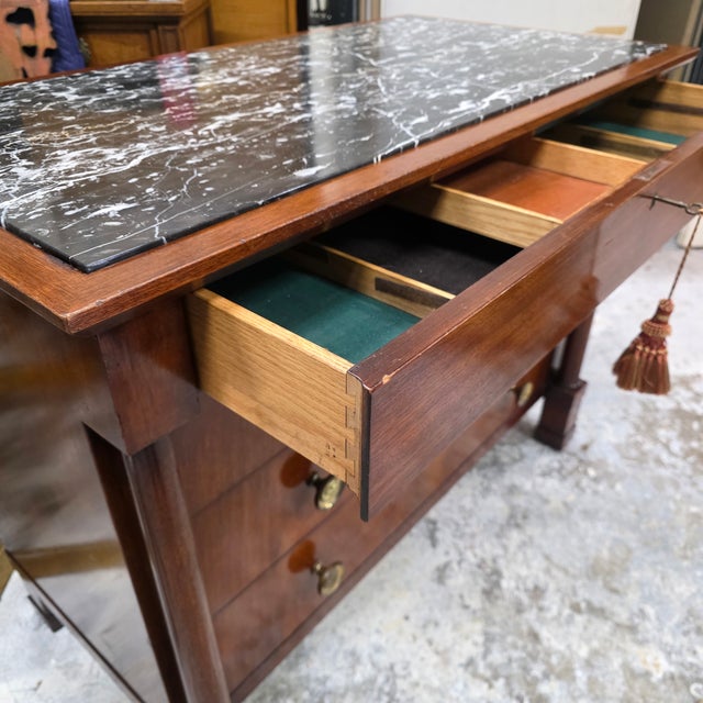 Early 20th Century John Stuart French Empire-Style Walnut Commode With a Black Marble Top. For Sale - Image 13 of 16