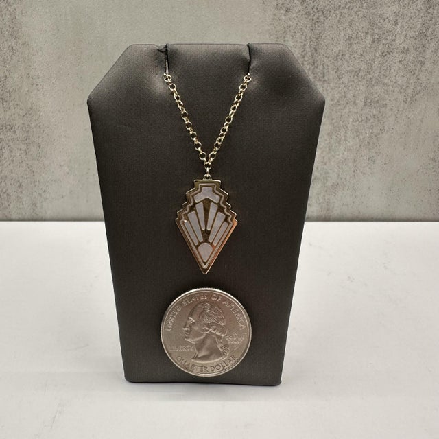 Mother of Pearl Necklace in 14kt Yellow Gold – 18" Length, 5 Grams For Sale - Image 4 of 5