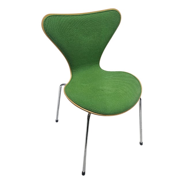 Fritz Hansen Series 7 Padded Chair in Green Fabric For Sale