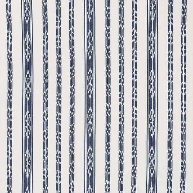 Rendered in 100% cotton, this simple Ikat can be the star or the supporting actor. You'll find yourself turning to it...