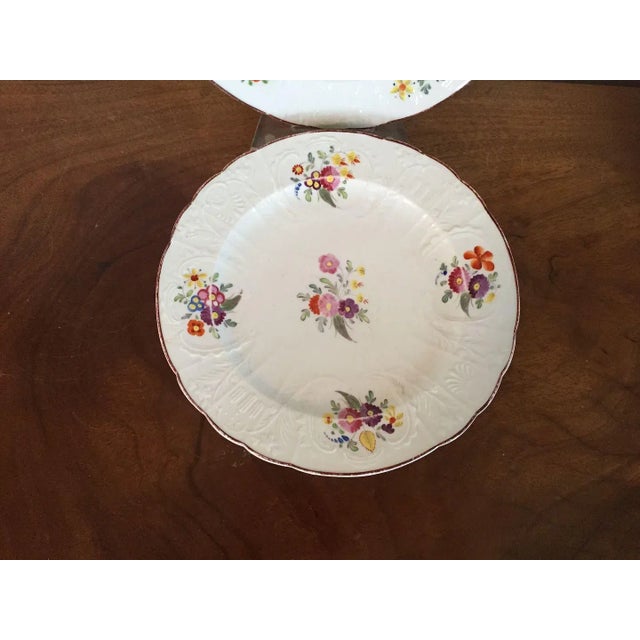 Coalport Porcelain Early 19th Century English Coalport Porcelain Plates with Floral Sprig Decoration - A Pair For Sale - Image 4 of 10