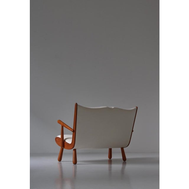 Swedish Cabinetmaker Sofa in Pinewood & White Vägen Linen for Svenskt Tenn, 1940s For Sale - Image 15 of 18