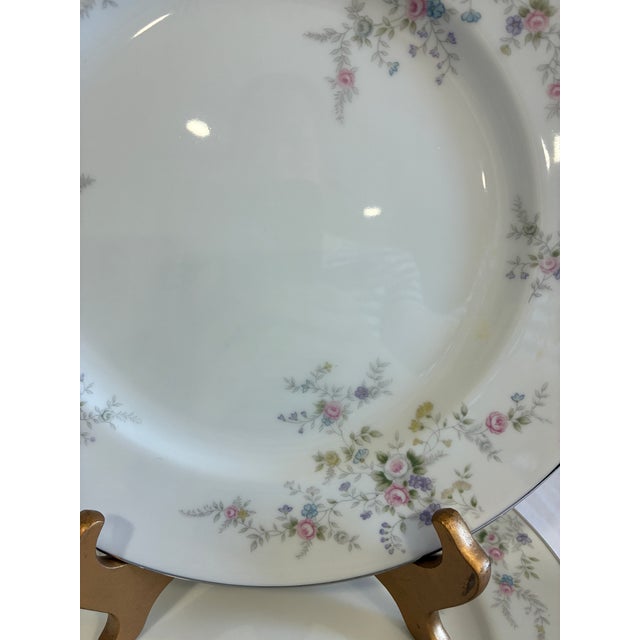 Ceramic Vintage Wyndham "Cambric" Floral Fine China Dinner Plates, Set of 4 For Sale - Image 7 of 10