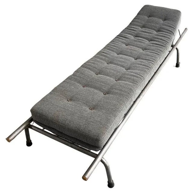 1940s Vintage Industrial Tubular Steel Chaise For Sale - Image 9 of 9