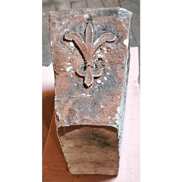 Antique Brownstone Keystone With Fleur De Lis Motif For Sale - Image 4 of 6