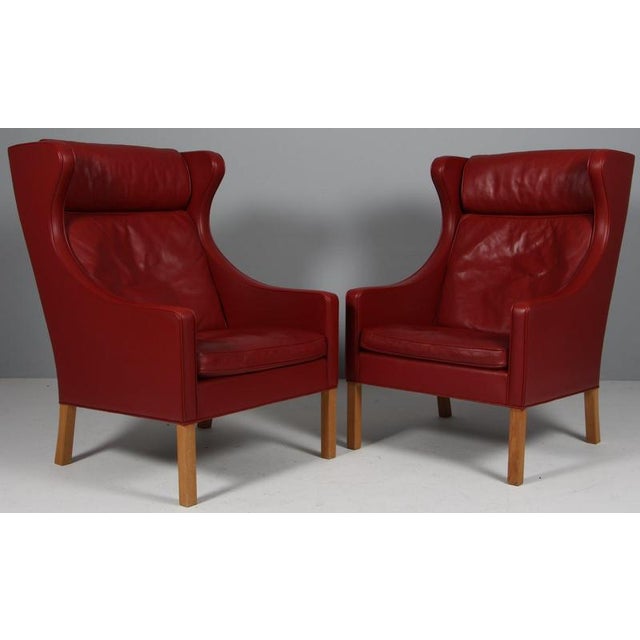 1980s Model 2202 / 2204 Wingback Chairs and Ottoman in Leather attributed to Børge Mogensen for Fredericia, 1980s, Set of 3 For Sale - Image 5 of 10