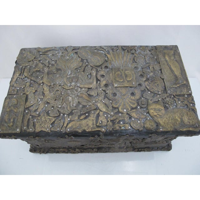 Estela Ogazon Exceptional Milagros Wood Charm Mexico Folk Art Box For Sale - Image 4 of 17