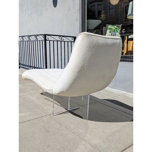 Designed by Vladimir Kagan, the Erica chaise lounge reflects the designer’s celebrated approach to sculptural seating....