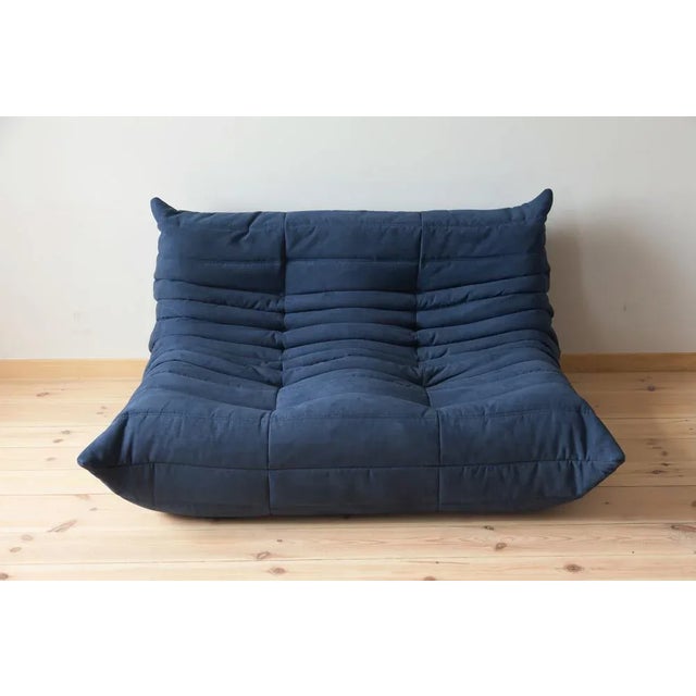 Ligne Roset Set of Blue Microfiber Togo Pouf and 2-Seat Sofa by Michel Ducaroy for Ligne Roset For Sale - Image 4 of 9