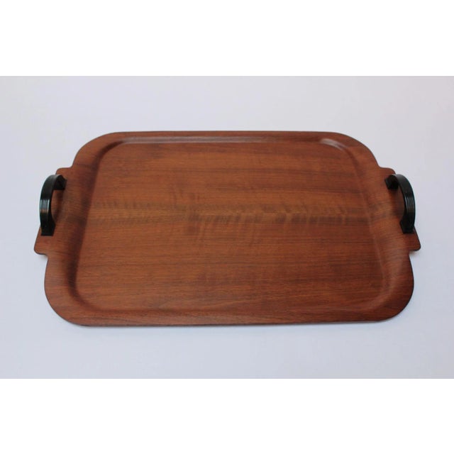 Mid-Century Modern Large Mid-Century Modern Walnut Tray With Bakelite Handles by Faberware For Sale - Image 3 of 13