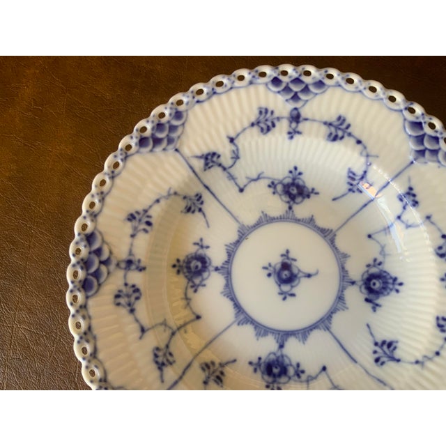Traditional 1970s Royal Copenhagen Blue Fluted Full Lace Bowl 1081 For Sale - Image 3 of 6