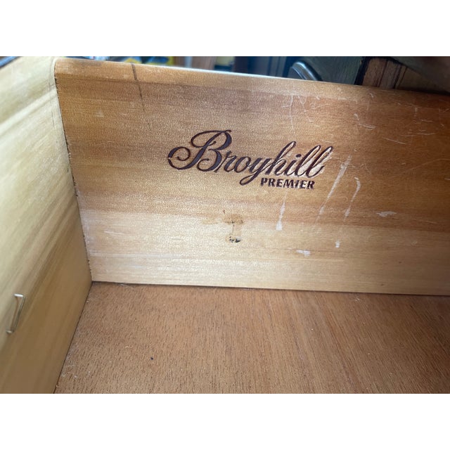 Vintage 1960s Mid-Century Modern Broyhill “Emphasis” Credenza For Sale - Image 12 of 17