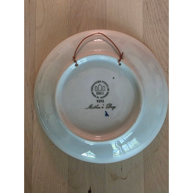 A gift for mom or a birthday: this vintage 1982 decorative collectible plate from Bing and Grondahl depicting a lion and...