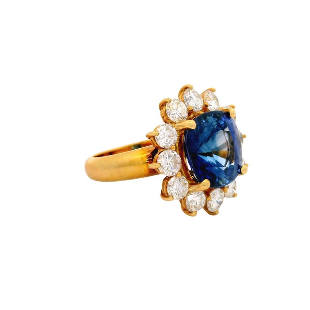 7.11 Carat Blue Sapphire Diamond 18k Yellow Gold Halo Ring, Gia Certified, Size 7.5 For Sale - Image 4 of 8