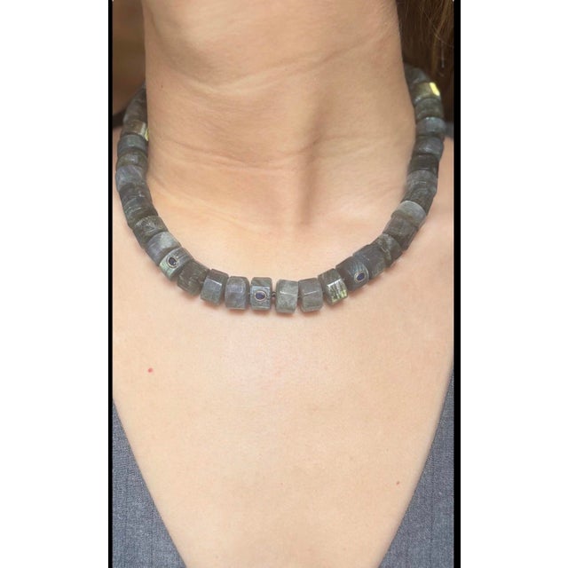 2020s Grand Labradorite Necklace With Blue Sapphires & 14k Gold For Sale - Image 5 of 8