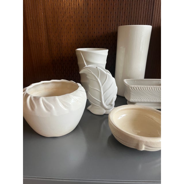 Vintage Cream/White Pottery Ceramics 40s McCoy/Bauer/Usa/Catalina Lot (12) For Sale - Image 10 of 16