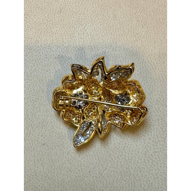 Metal 4 Ct Natural Fancy Color Diamond Flower Pin/ Brooch in 18 Kt Multi Color Gold For Sale - Image 7 of 8