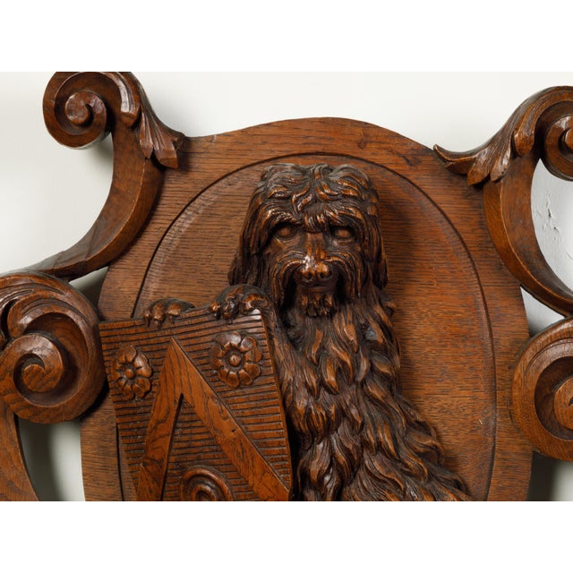 English English 1880s Carved Wooden Wall Cartouche Depicting a Dog with Coat of Arms For Sale - Image 3 of 8