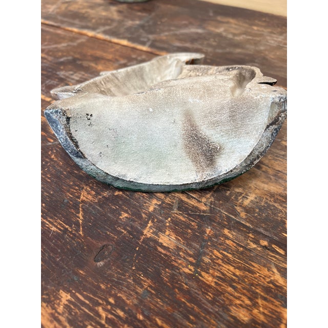 This is a vintage cast iron doorstop. It depicts ducks. It was manufactured in the mid 20th century. It is so cute.