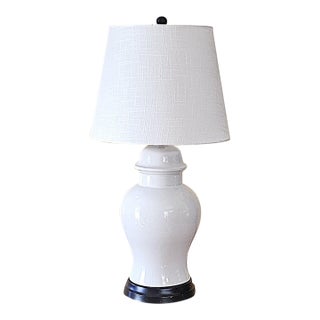 Vintage White Ceramic Chinoiserie Temple Jar Table Lamp With Black Base For Sale