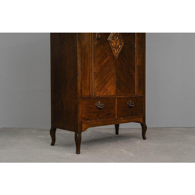 Art Nouveau Linen Cupboard in Oak, Early 20th Century For Sale - Image 6 of 18