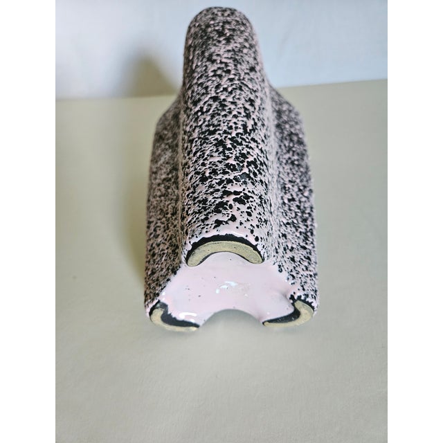 MCM Shawnee Ceramic Atomic Amoeba Lava Textured Pink and Black Vase For Sale - Image 6 of 6