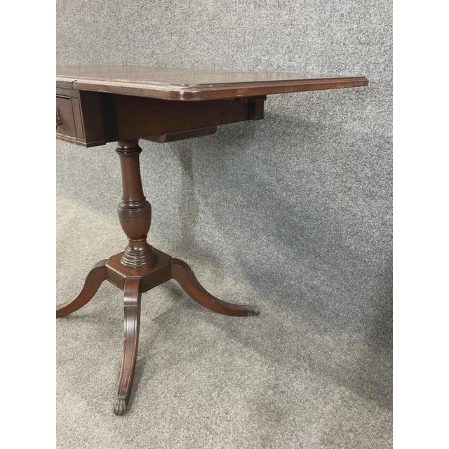 Traditional Vintage Mahogany Drop Leaf Entry Table | Federal Style Pedestal Side Table For Sale - Image 3 of 7