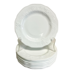 1970s Americana Arts & Crafts Indiana Glass Milk Glass Grape Dinner Plates - Set of 8.