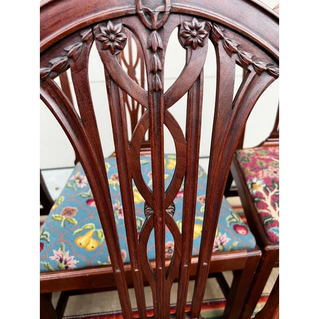 George Hepplewhite Circa 1790s English George III Carved Mahogany Hepplewhite Dining Chairs- Set of 6 For Sale - Image 4 of 13