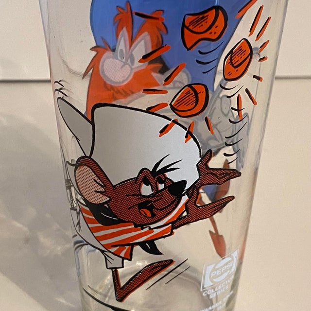 Pepsi-Cola Soda Company 1976 Loony Tunes Yosemite Sam and Speedy Gonzales "Panning for Gold" Collectors Series Glass For Sale - Image 4 of 7