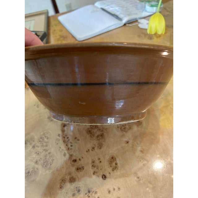 Late 19th Century Antique Chinese Qing Dynasty Batavia Ware Bowl With Sweet Pea Motif For Sale - Image 5 of 7