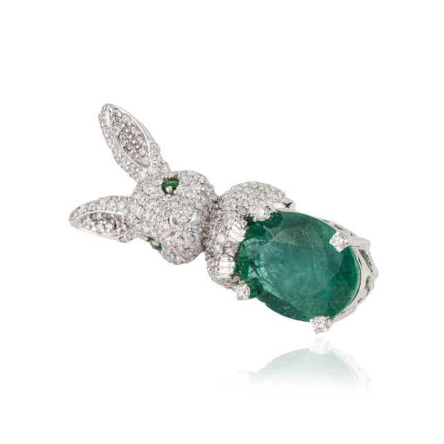 Bunny Brooch Pin With 3.08ct Emerald & 1.11ct Pave Diamonds in 14k White Gold For Sale - Image 4 of 13
