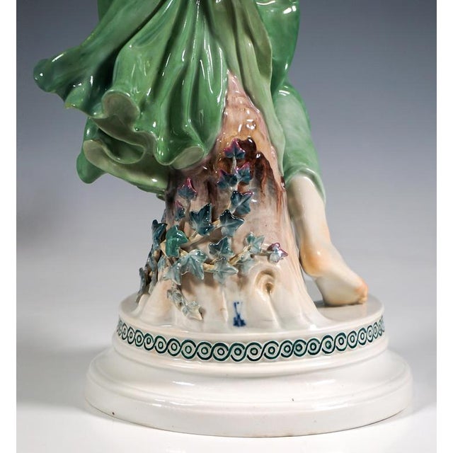 1920s Art Nouveau Young Lady Ball Player Figurine by Walter Schott for Meissen, 1924-1934 For Sale - Image 5 of 7