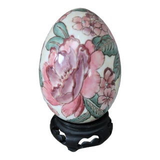 Vintage Toyo Porcelain Egg With Stand Designed for the T. Eaton Company Asian Art For Sale